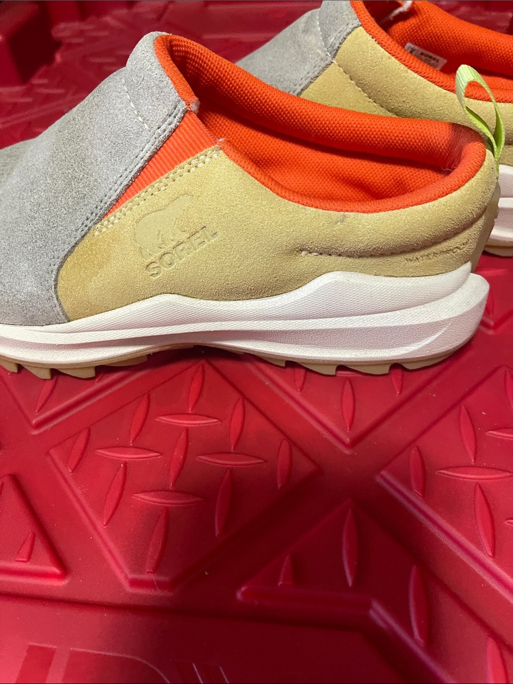 Sorel Beige Suede Sneaker with White Sole and Neon Yellow Pull Tab sz8 - Picture 7 of 8